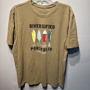 LIFE IS GOOD Diversified Portfolio Fishing Lure Olive Green Crusher‎ Tee SzL